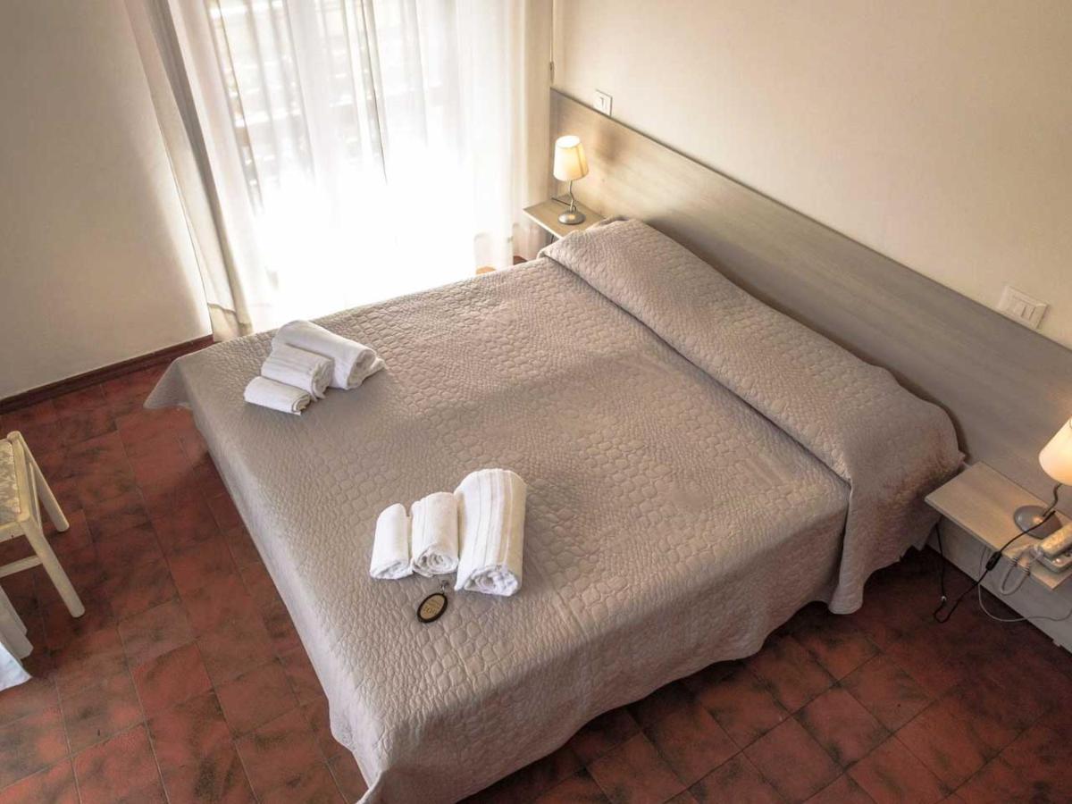 מרינה די מסה Hotel Giulia מראה חיצוני תמונה