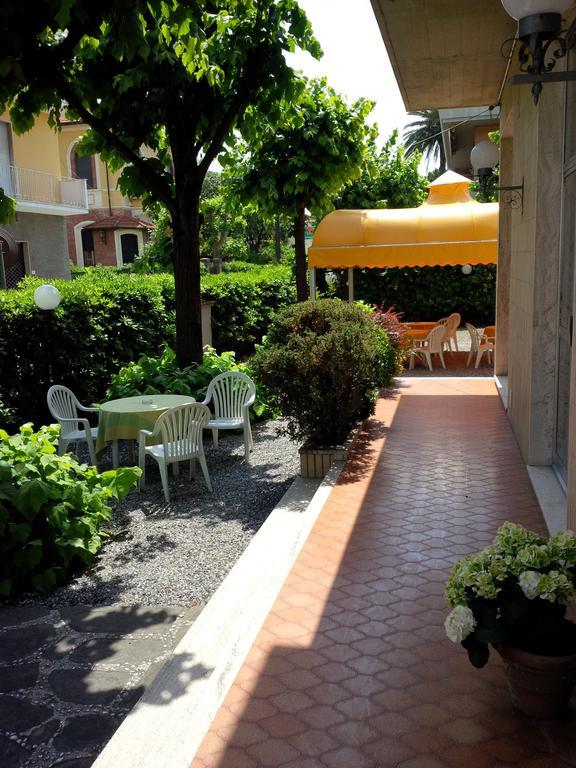 מרינה די מסה Hotel Giulia מראה חיצוני תמונה