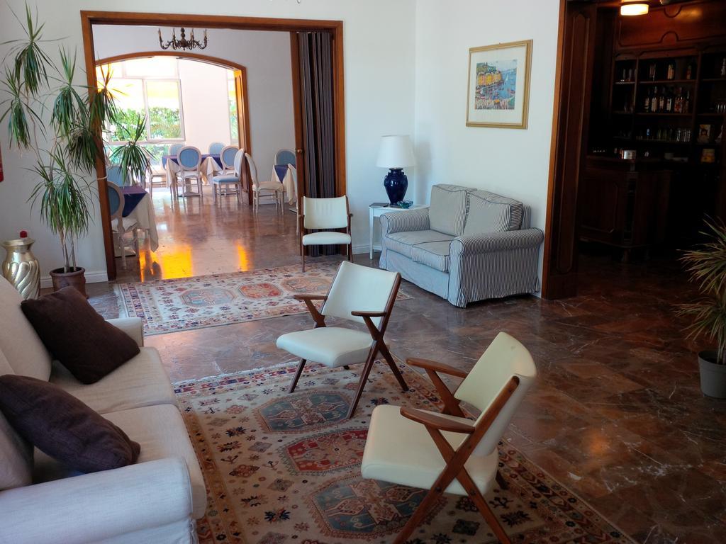 מרינה די מסה Hotel Giulia מראה חיצוני תמונה