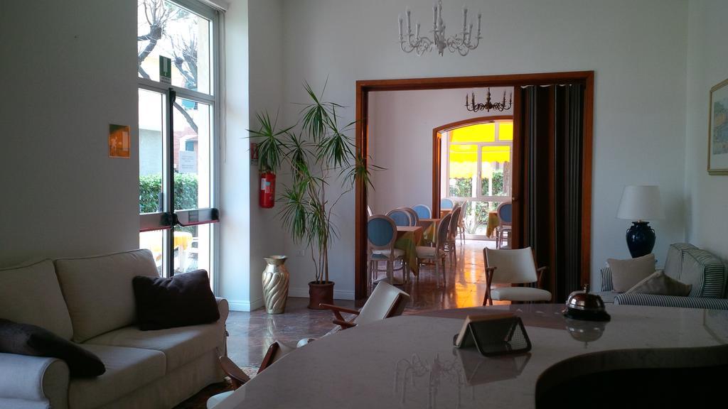 מרינה די מסה Hotel Giulia מראה חיצוני תמונה