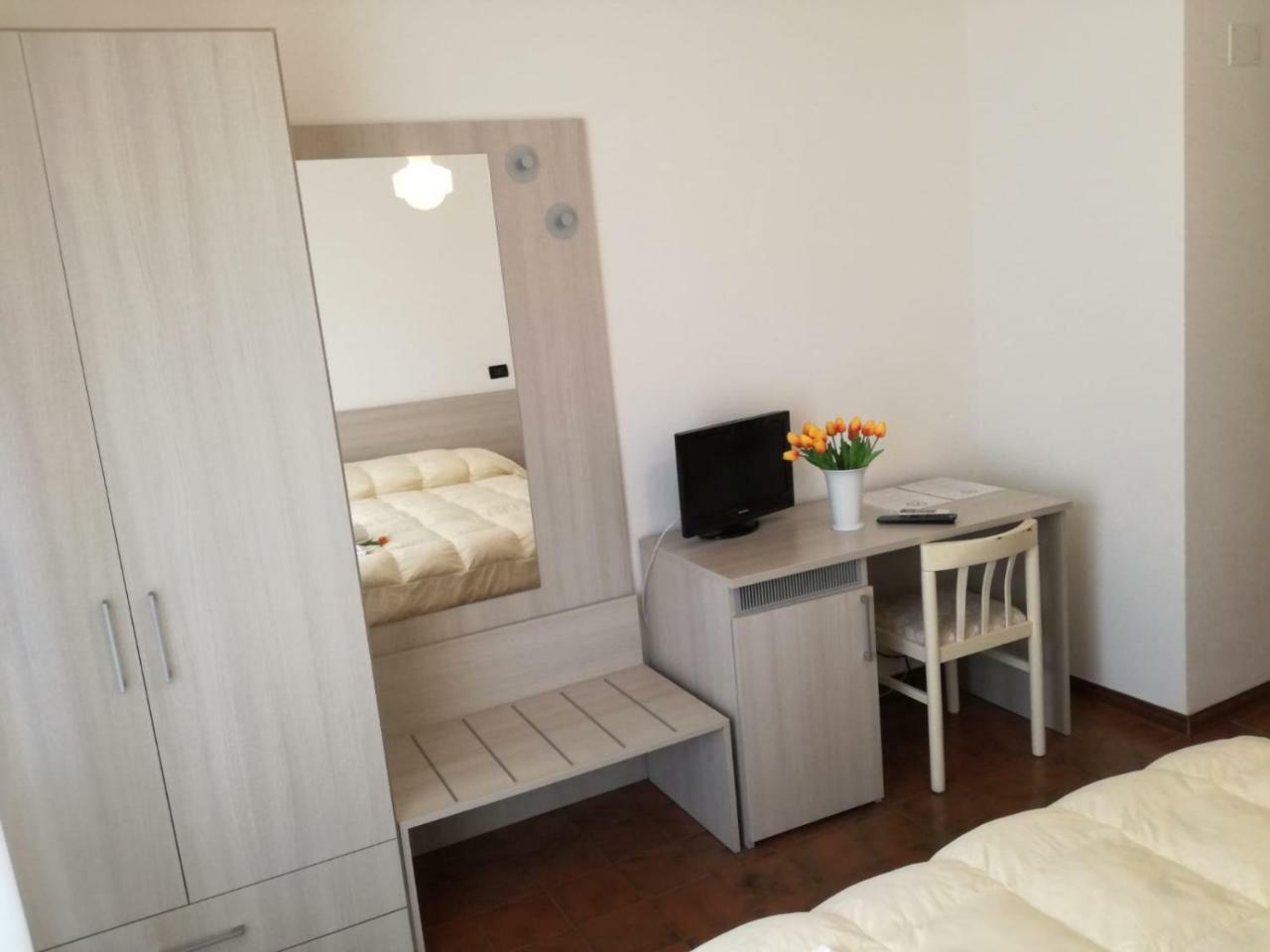 מרינה די מסה Hotel Giulia מראה חיצוני תמונה