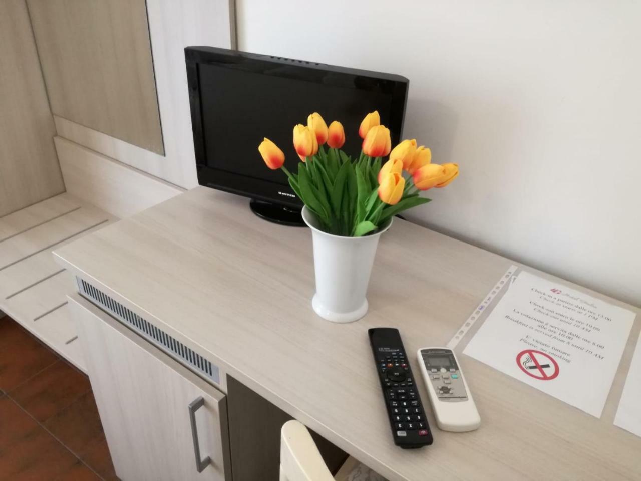 מרינה די מסה Hotel Giulia מראה חיצוני תמונה