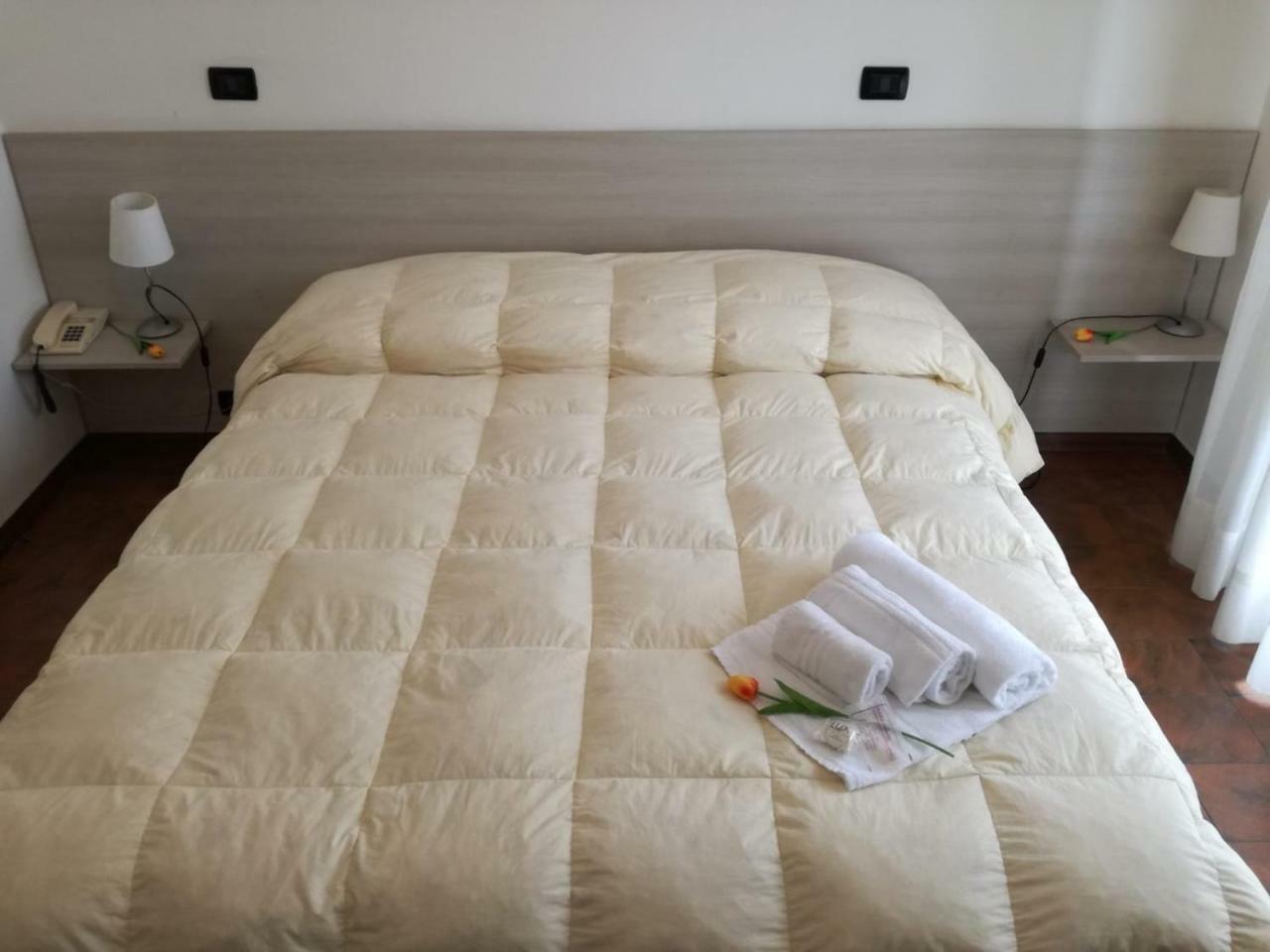 מרינה די מסה Hotel Giulia מראה חיצוני תמונה