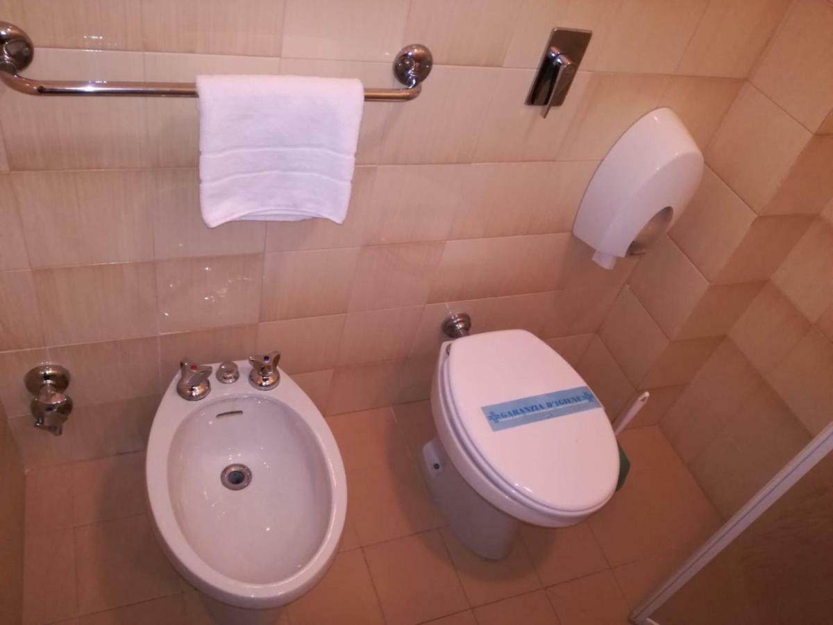 מרינה די מסה Hotel Giulia מראה חיצוני תמונה