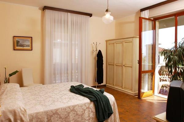 מרינה די מסה Hotel Giulia מראה חיצוני תמונה